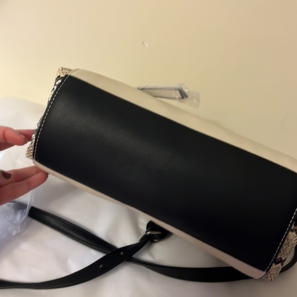 Kenneth Cole reaction snakeskin trimmed Crossbody bag, removable strap, handles - Picture 5 of 12